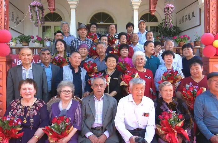 塔城市：從“你家?guī)最w石榴”說起 哈爾墩社區(qū)里的民族團(tuán)結(jié)情緣